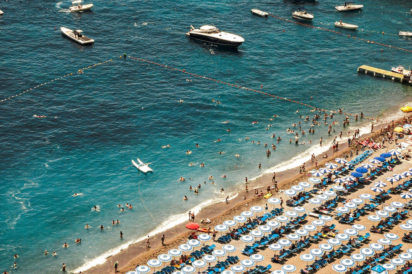 Blick auf den Strand von Positano