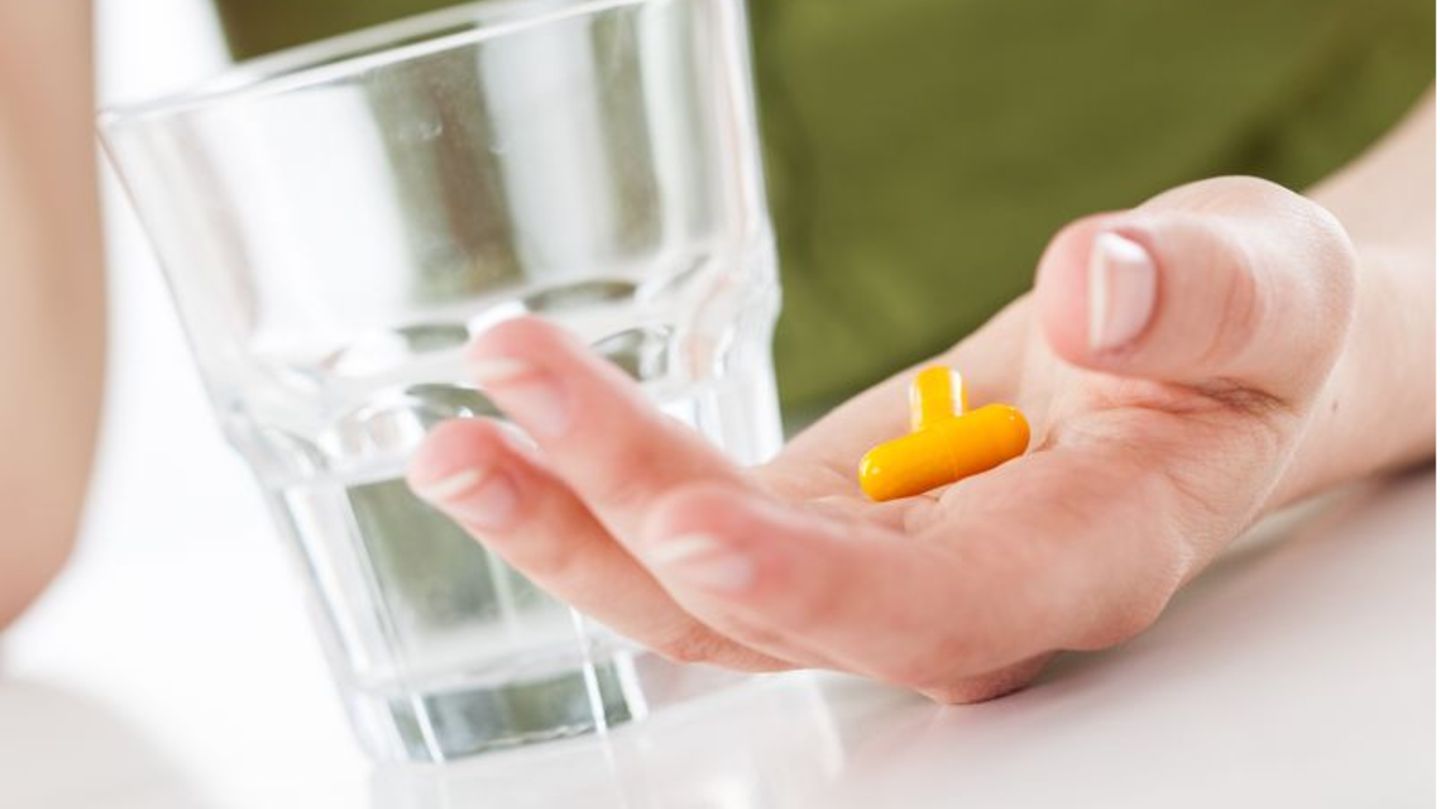 Nahrungsergänzungsmittel mit Vitamin B12 sind vor allem bei einer veganen oder vegetarischen Ernährung wichtig