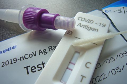 Positives Testergebnis nach Antigen-Schnelltest