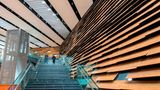 Halle im Inneren des V&A Dundee Design Museums