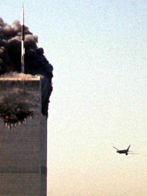 Um die Terroranschläge vom 11. September 2001 ranken sich zahlreiche Verschwörungstheorien, etwa, dass Mitglieder der US-Regierung die Anschläge bewusst geschehen ließen