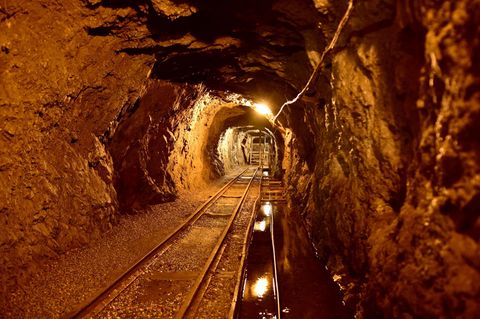 In ungenutzen Bergwerksstollen könnte Energie eingelagert werden – in Form von Sand