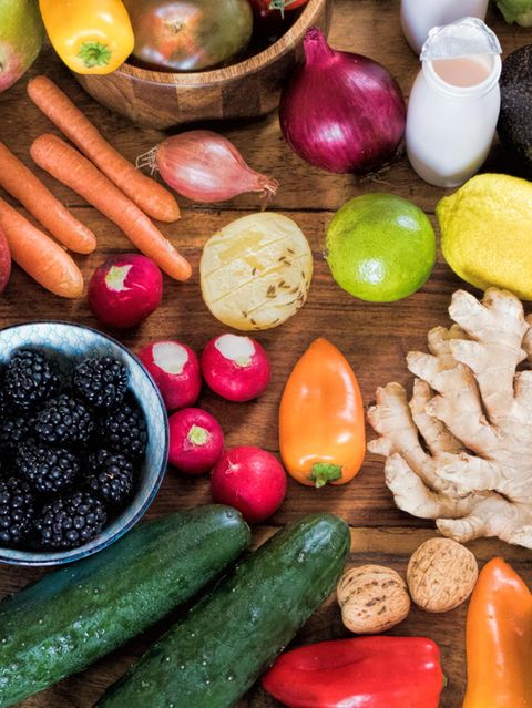 Wertvolle Pflanzenkost: Gemüse und Obst, so die Medizinerin, sind reich an gesunden sekundären Pflanzenstoffen, die unsere Zellen schützen, die Schleimhäute stärken und schädliches Cholesterin im Blut senken