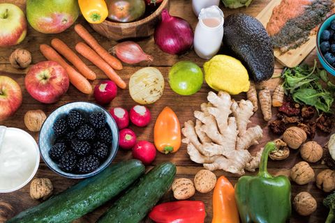 Wertvolle Pflanzenkost: Gemüse und Obst, so die Medizinerin, sind reich an gesunden sekundären Pflanzenstoffen, die unsere Zellen schützen, die Schleimhäute stärken und schädliches Cholesterin im Blut senken