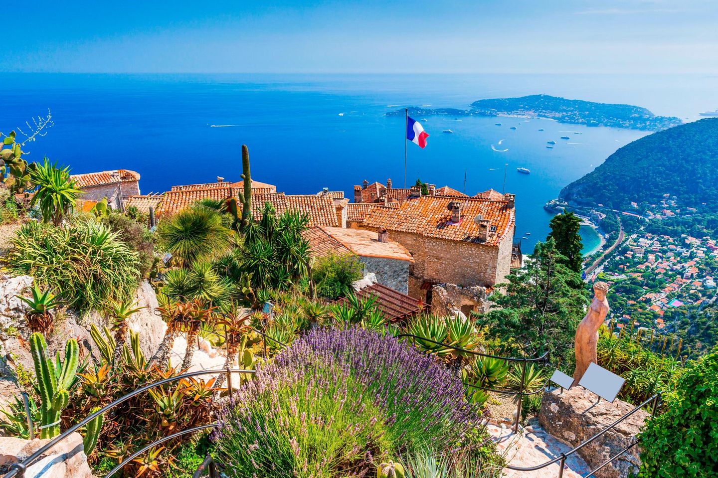 Èze: Der beste Panoramablick der Côte d’Azur  Èze an der Côte d’Azur