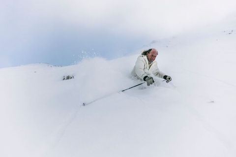 Heinrich Giesker durchpflügt den Pulverschnee