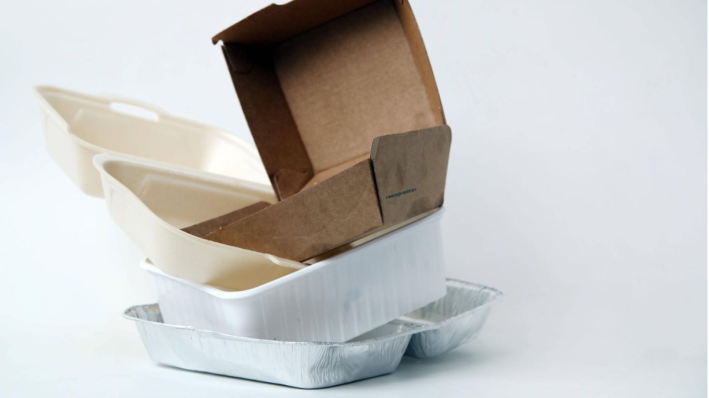 Stapel Plastiverpackungen