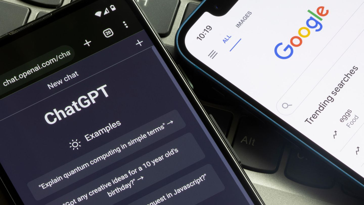 Handy Bildschirm mit geöffneter ChatGPT