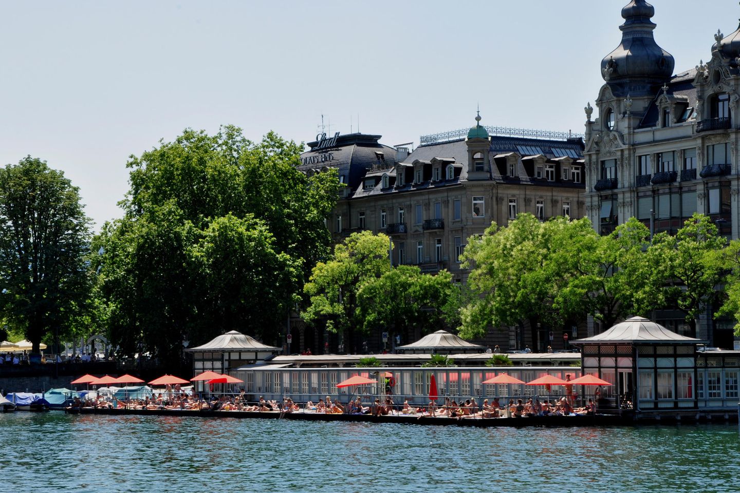 Abkühlung mitten in der Stadt Badi in Zürich