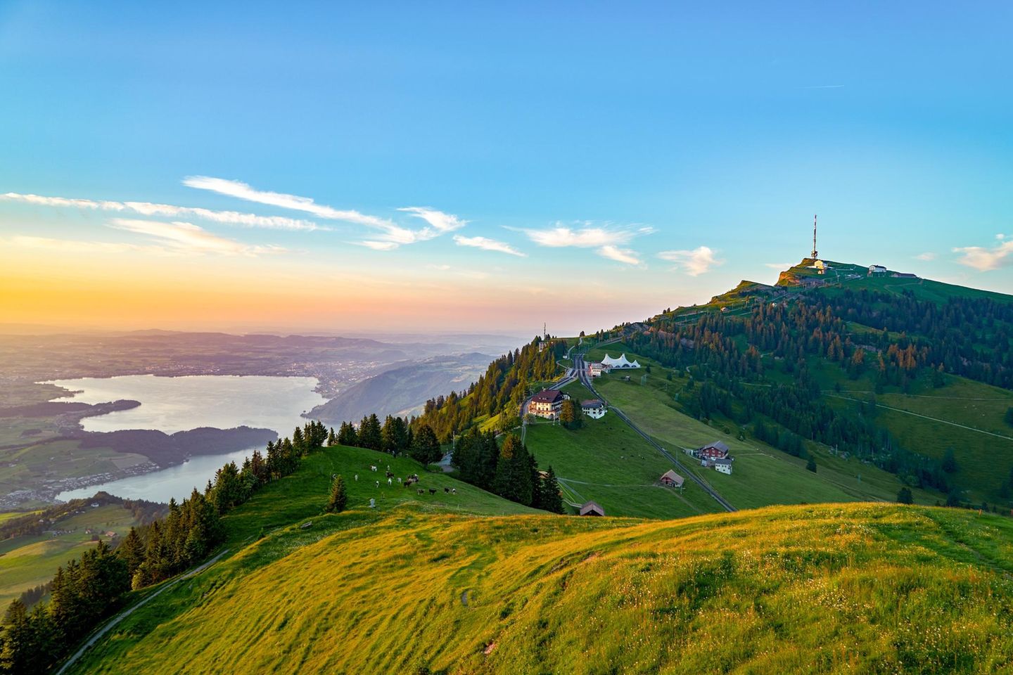 Raus aus dem Stadttrubel und rauf auf die Rigi Blick von der Rigi auf Weiden und die Umgebung