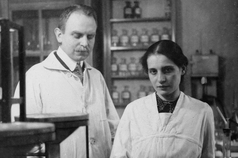 Otto Hahn und Lise Meitner im Labor