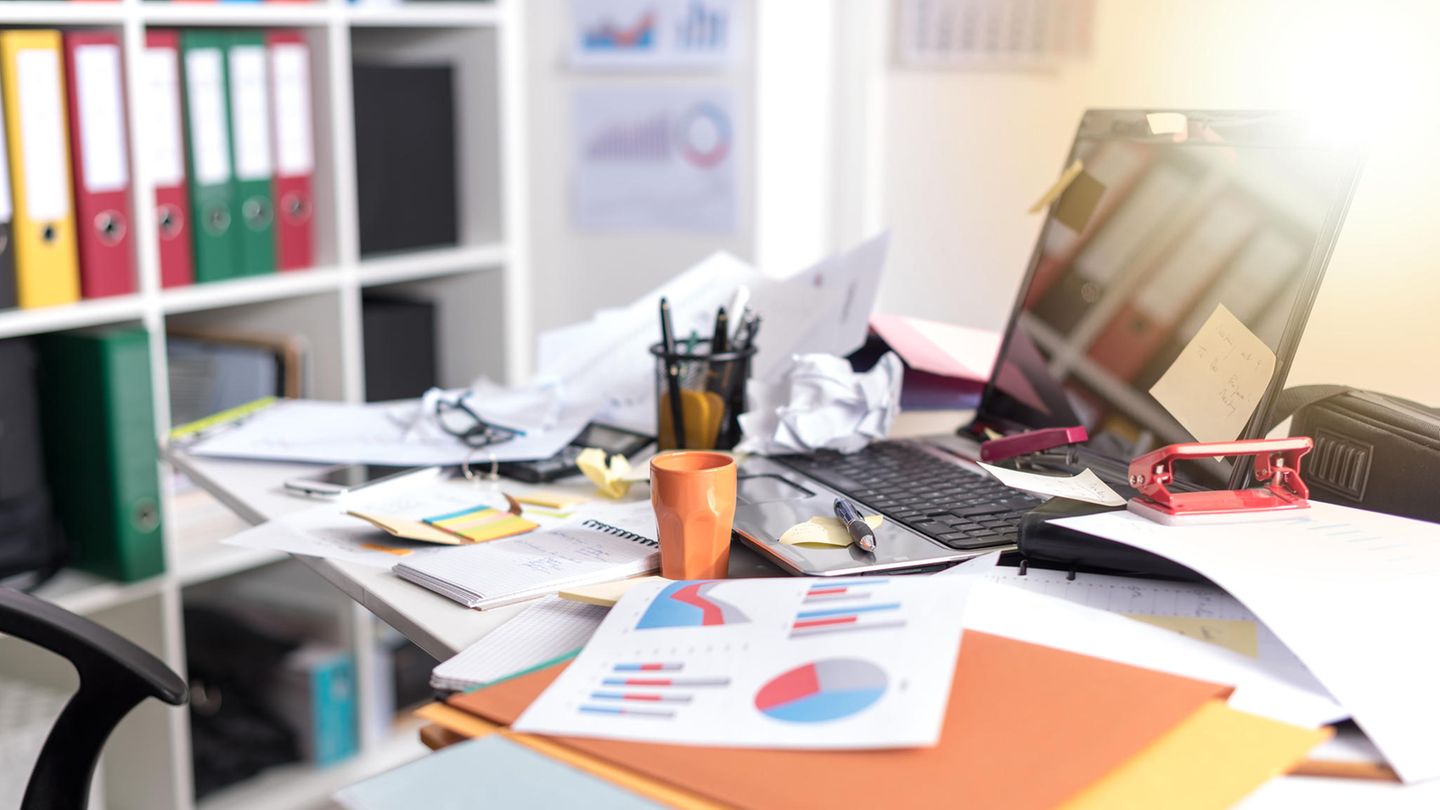 Büro ausmisten ist eine gute Sache, um Struktur ins Arbeiten zu bringen