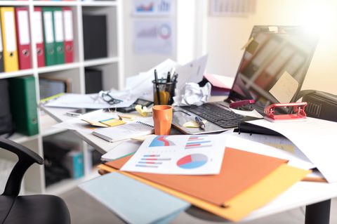 Büro ausmisten ist eine gute Sache, um Struktur ins Arbeiten zu bringen