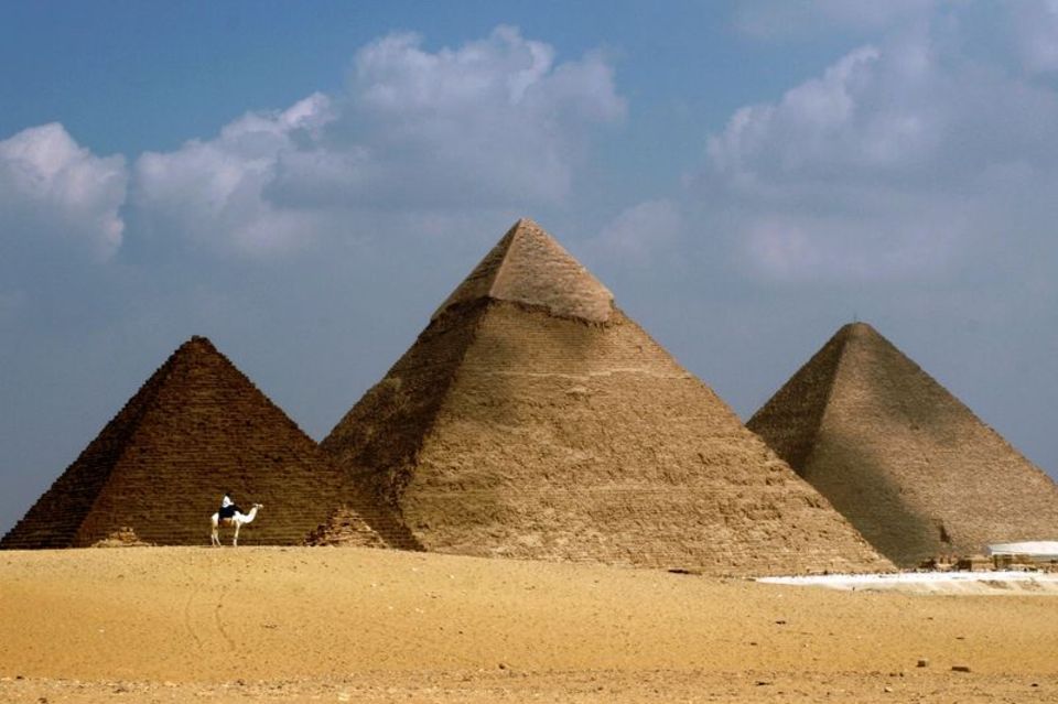 Die Pyramiden des Mykerinos, des Chephren und Cheops (v.l.n.r.)