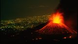 Die Stadt Catania erstreckt sich nur wenige Kilometer unterhalb des immer wieder aktiven Ätna auf Sizilien. Etwa ein Zehntel der Weltbevölkerung lebt in direkter Umgebung solcher aktiven Vulkane