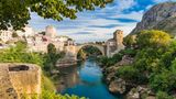 Blick auf die alte Brücke von Mostar in Herzegowina