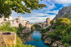 Blick auf die alte Brücke von Mostar in Herzegowina