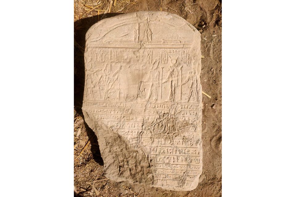 Steintafel mit altägyptischen Inschriften