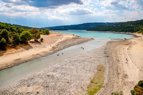 Kanus und SUPs im Verdon