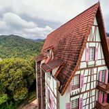 Fachwerkhaus im Dschungel von Malaysia