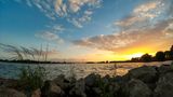 Blick auf den Rhein bei Sonnenuntergang