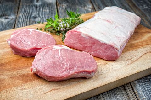 Kalbsfilet auf Schneidebrett