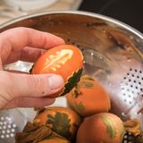 Eier mit floralen Mustern