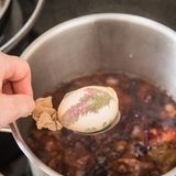 Eier färben mit Zwiebelsud