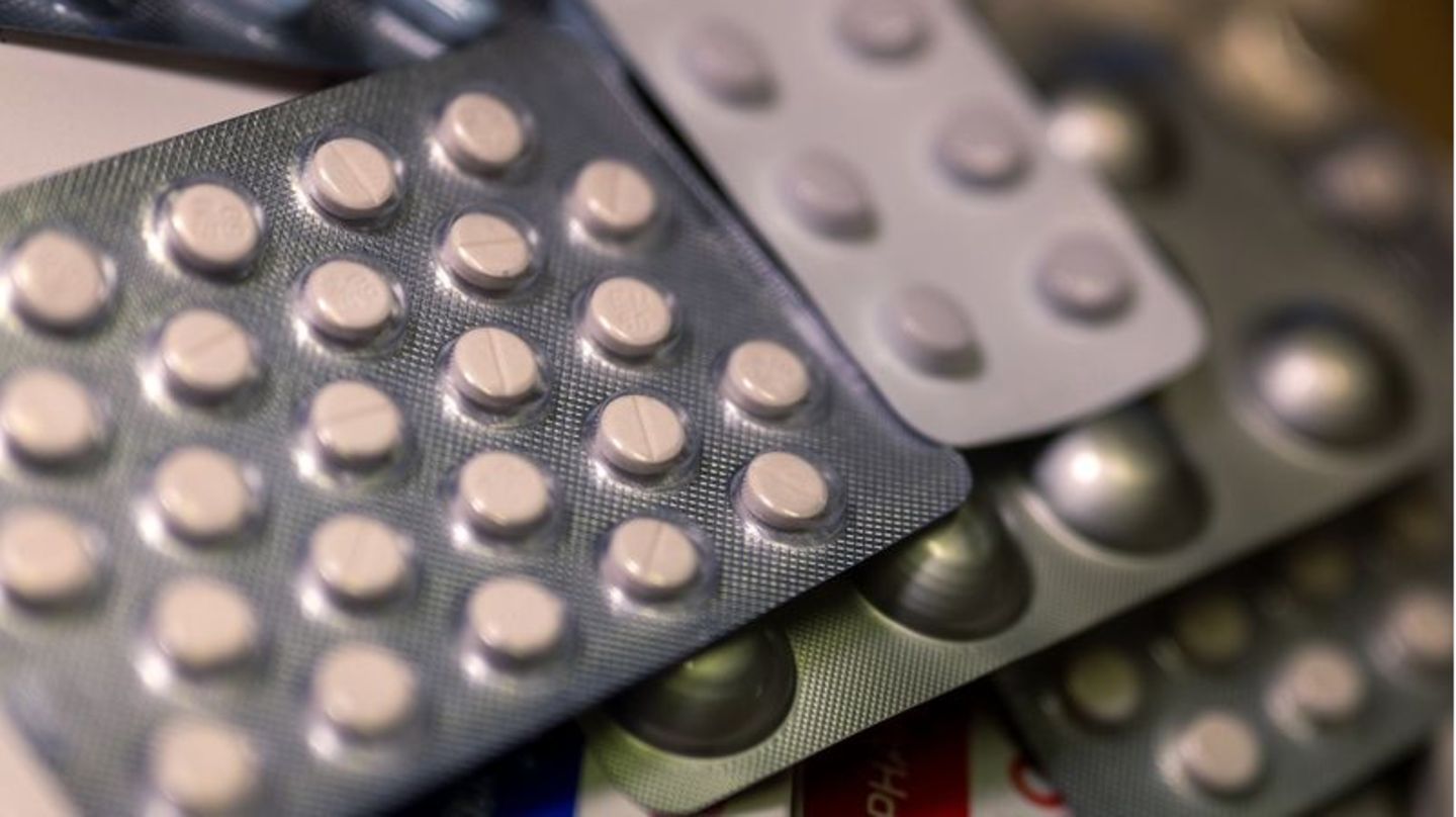 Verschiedene Tablettenblister übereinander