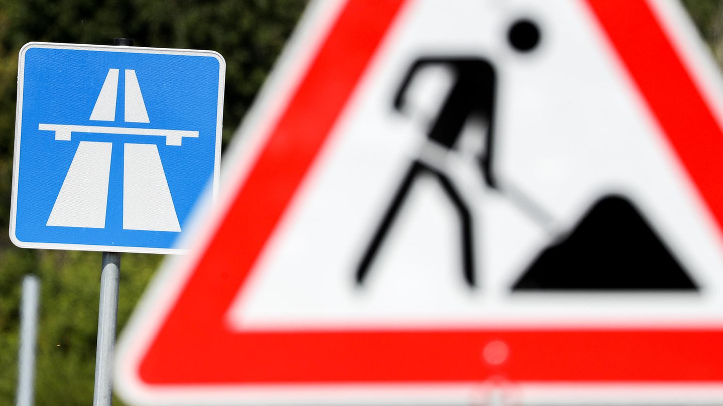 Die Spitzen von SPD, Grünen und FDP haben nach dreitägigen Verhandlungen eine Einigung in mehreren Streitfragen erzielt. Der Ampel-Kurs sieht auch die Förderung von rund 140 Autobahnprojekten vor