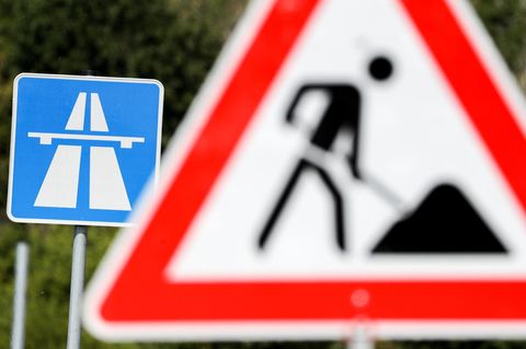 Die Spitzen von SPD, Grünen und FDP haben nach dreitägigen Verhandlungen eine Einigung in mehreren Streitfragen erzielt. Der Ampel-Kurs sieht auch die Förderung von rund 140 Autobahnprojekten vor