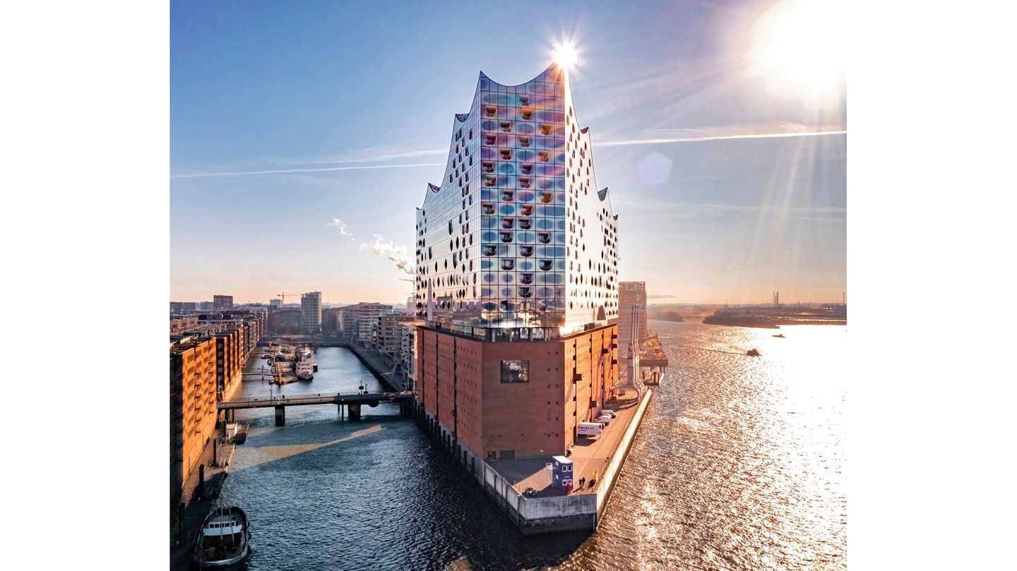 Elbphilharmonie, Deutschland Blick auf die Elbphilharmonie bei Sonnenschein