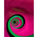 Spiraltreppe in den Farben pink, grün und schwarz