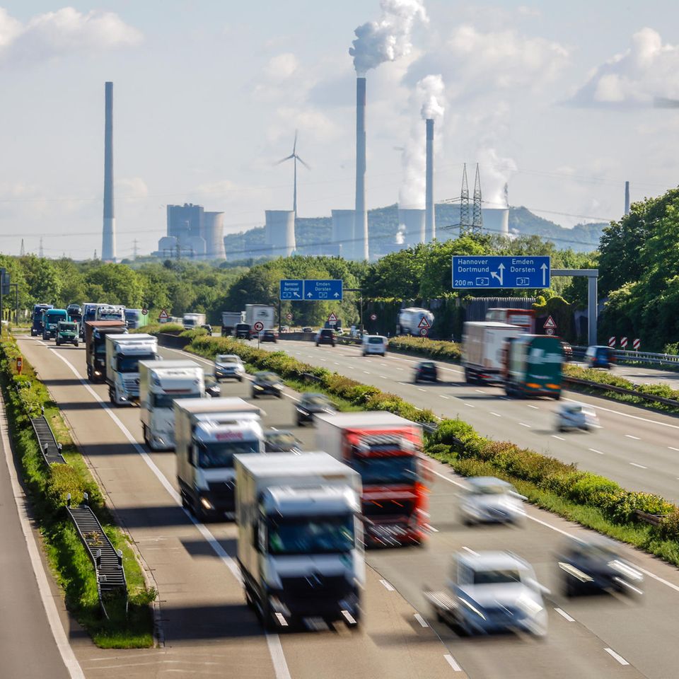 Die Einnahmen aus der Lkw-Maut dürfen künftig auch für die dringend notwendige Erneuerung des Schienenverkehrs genutzt werden