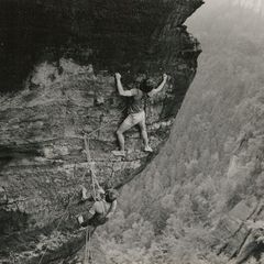 Überhangmandate: Bernd Arnold und Günter Lamm klettern "unten ohne" nach ganz oben, etwa an den Affensteinen