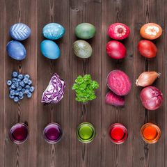 Bunt gefärbte Ostereier mit Naturfarben