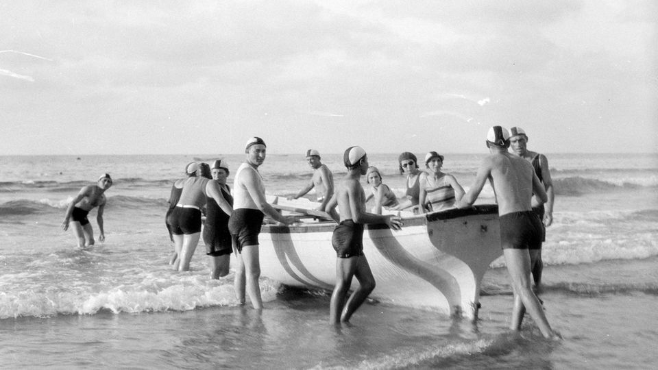Zionisten in Palästina mit Boot am Strand