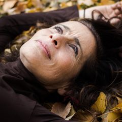 Die Wechseljahre brauchen ein neues Image, findet die Psychologin Dr. Serena Lozza-Fiacca. Viele betrachteten die Menopause noch wie eine Krankheit. Dabei sei sie ganz natürlich 