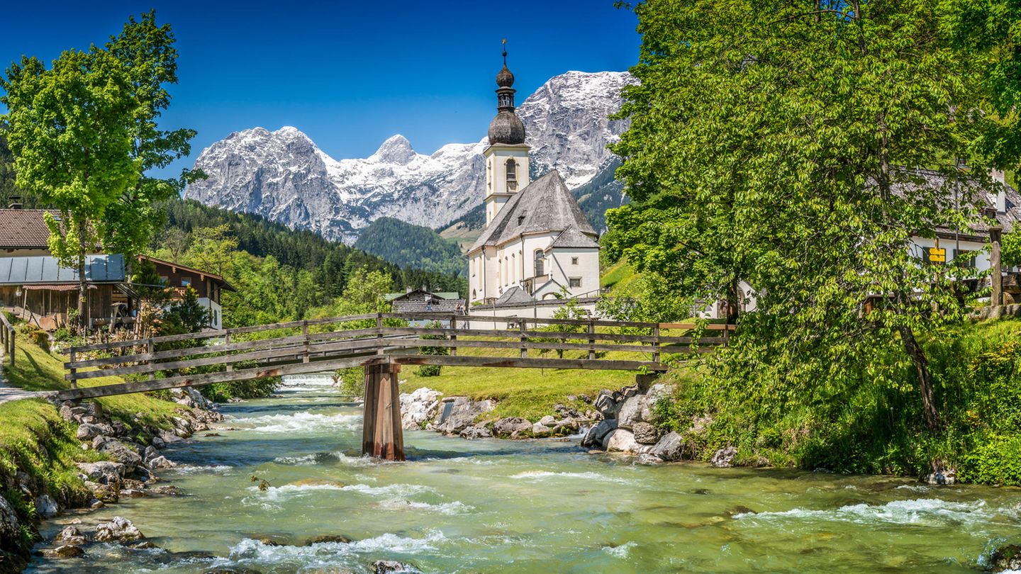 Ramsau, Berchtesgadener Land Berühmte Pfarrkirche St. Sebastian im Dorf Ramsau