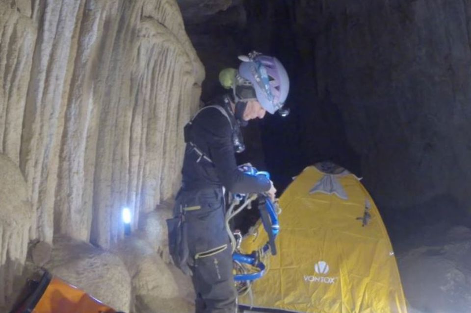 Die Bergsteigerin und Höhlenforscherin Beatriz Flamini hat die vergangenen 500 Tage im Inneren einer Höhle verbracht - freiwilli