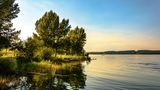 Blick auf den See bei Abendlicht