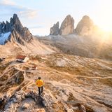 Blick auf das Drei Zinnen Gebirge während der Dämmerung