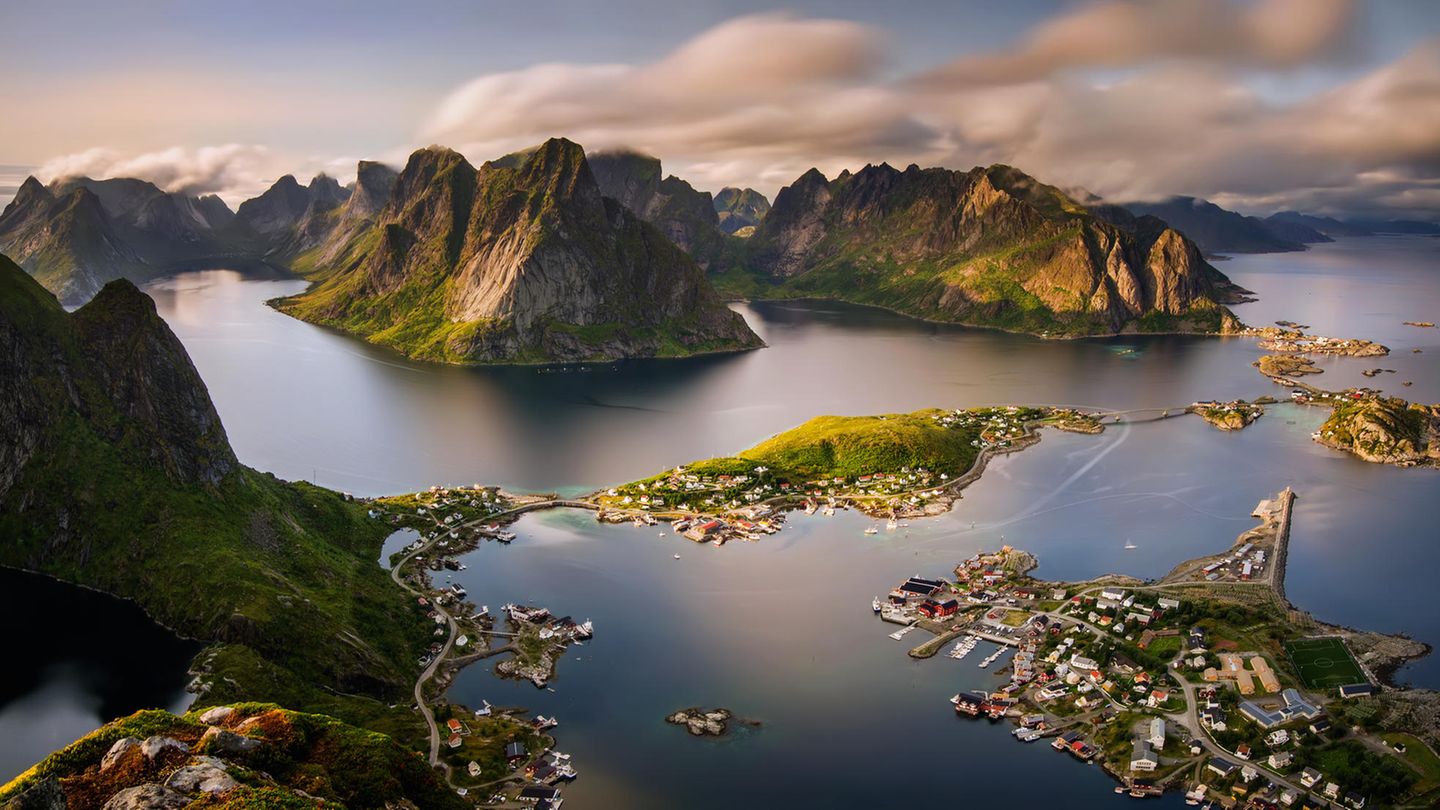 Blick auf den Reinefjorden