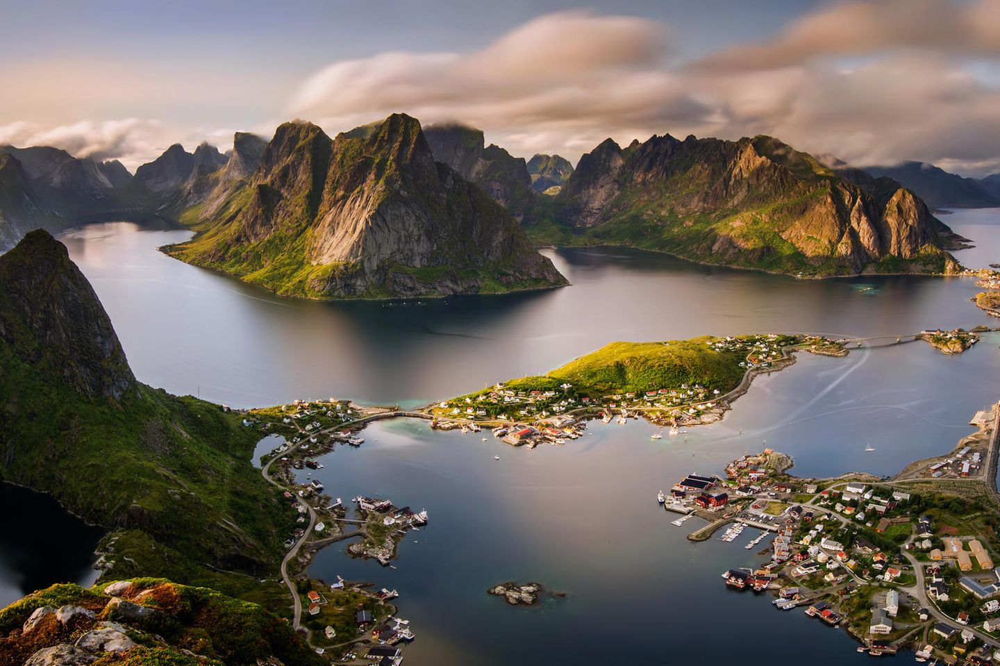 Blick auf den Reinefjorden