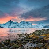 Sonnenuntergang über dem Lyfjord auf Kvaløya