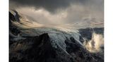 Wolkenverhangener Gletscher