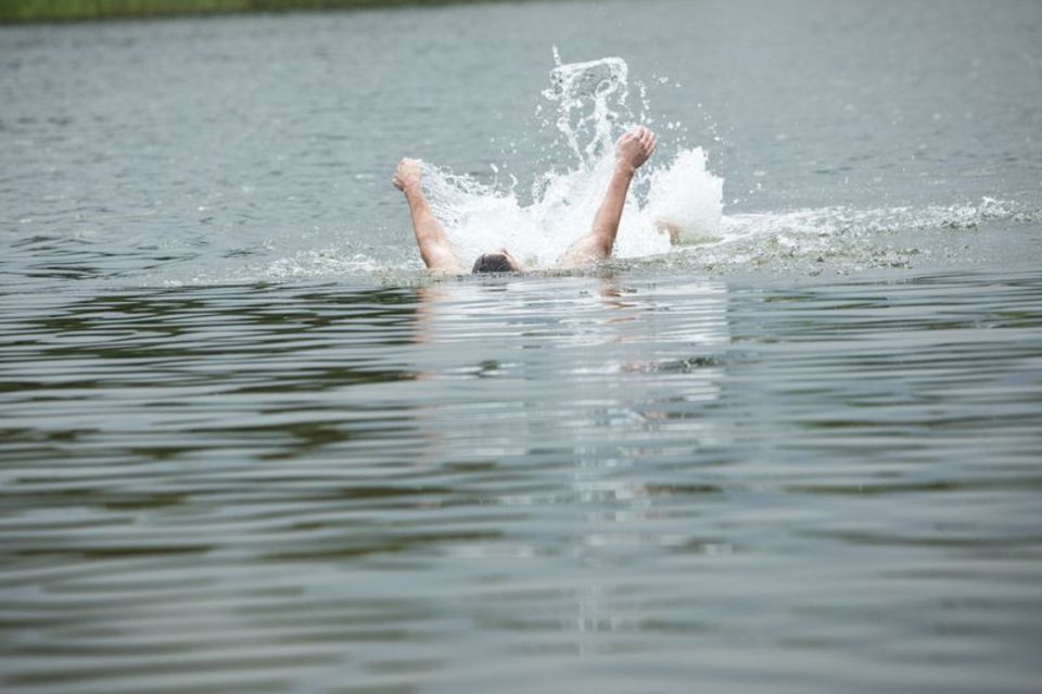 Ertrinkender im Wasser