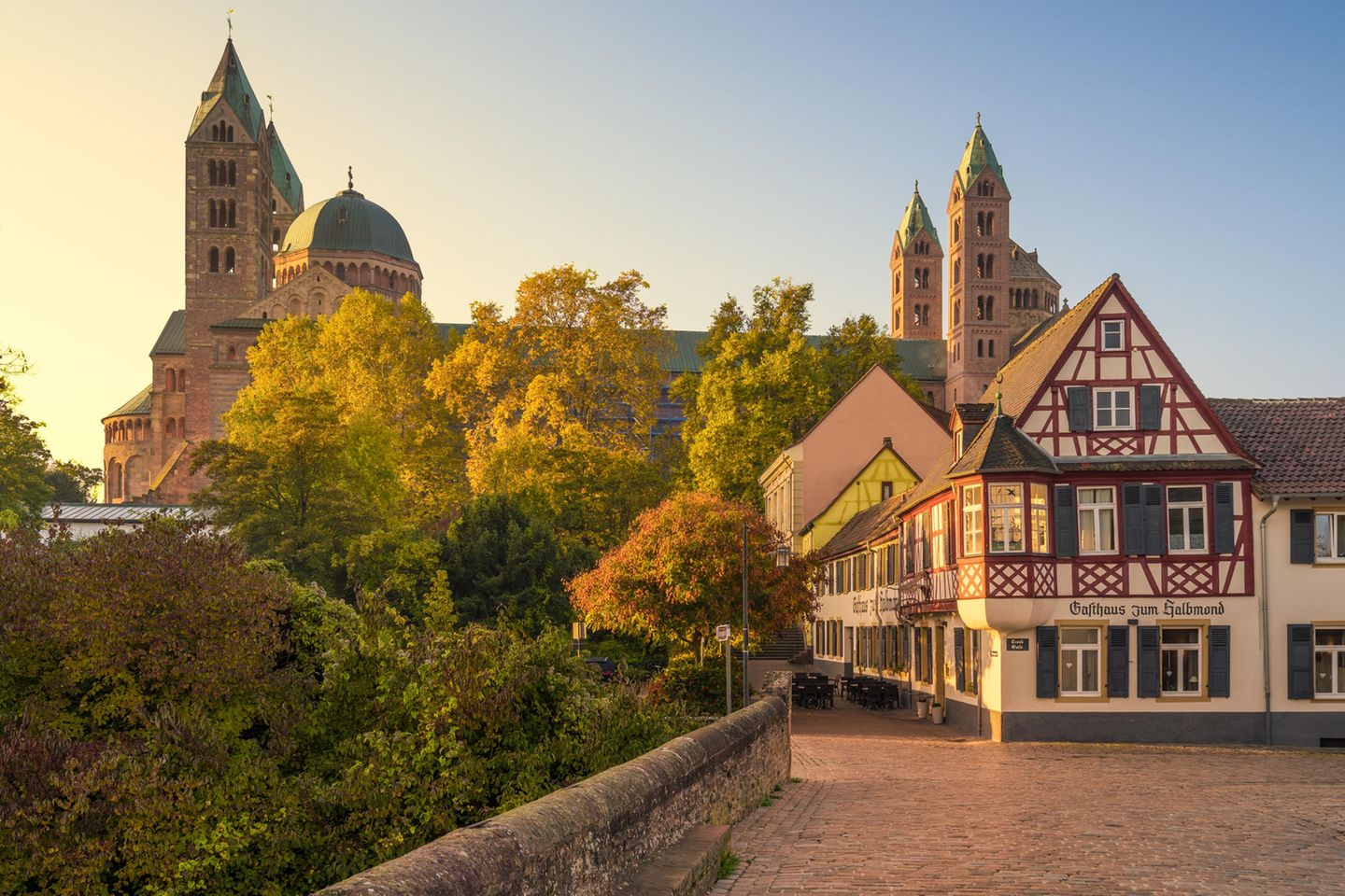 Dom zu Speyer im Herbst