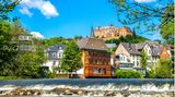 Marburg an der Lahn mit Schloss im Hintergrund