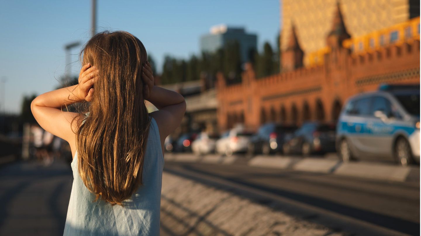 Mädchen leidet unter Verkehrslärm